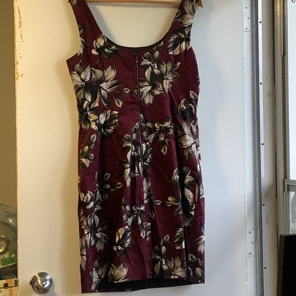 LeChateau Size XL Floral Patterned Dress NWT - Picture 3 of 8